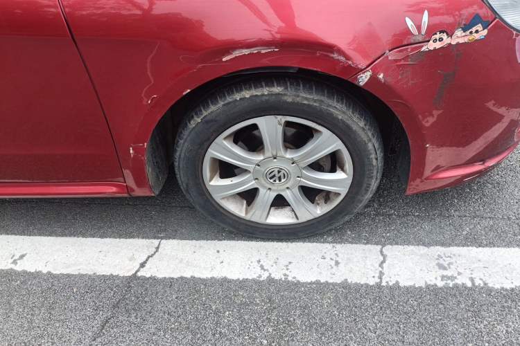 Used Volkswagen Lavida 2011 1.6L Automatic Premium Edition Right Front Wheel Hub
