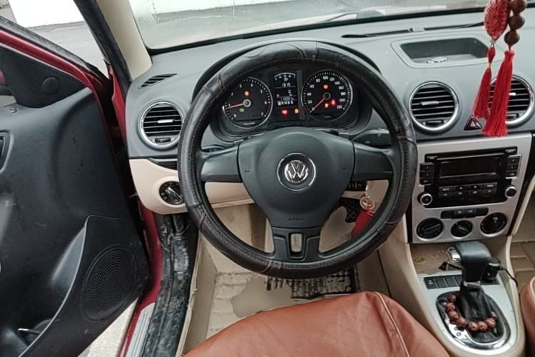 Used Volkswagen Lavida 2011 1.6L Automatic Premium Edition Steering Wheel