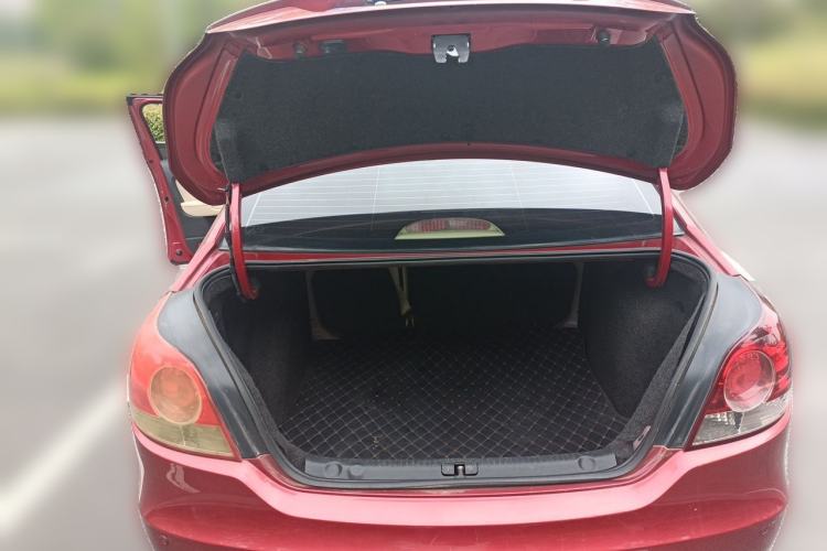 Used Volkswagen Lavida 2011 1.6L Automatic Premium Edition Trunk