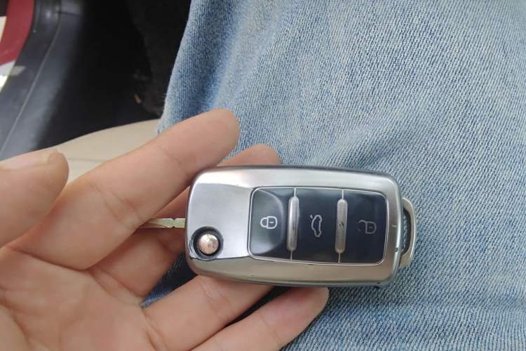 Used Volkswagen Lavida 2011 1.6L Automatic Premium Edition Vehicle Key