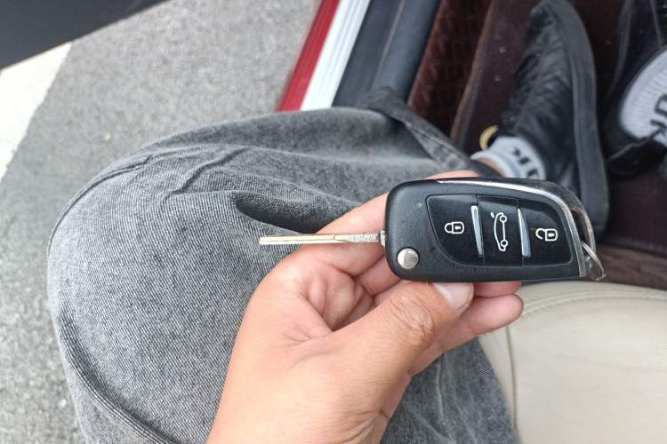 Used Volkswagen Lavida 2011 1.6L Automatic Premium Edition Vehicle Key