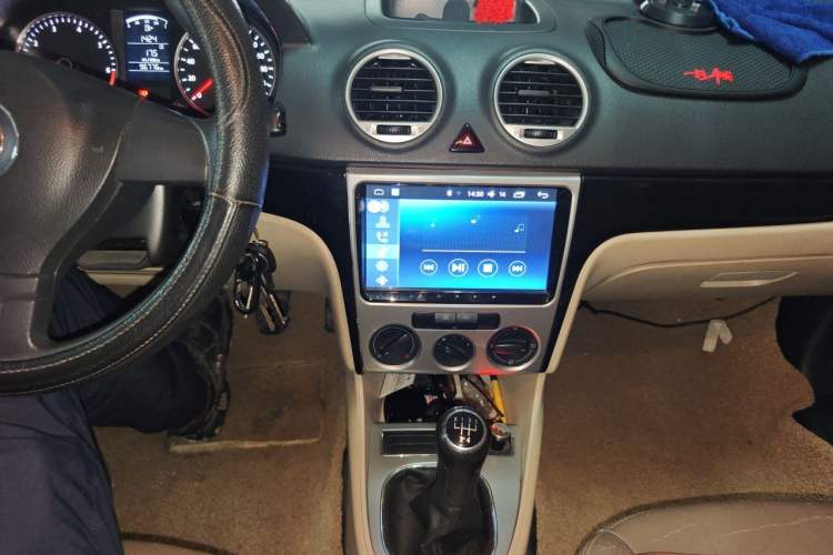 Used Volkswagen Lavida 2011 1.6L Manual Joy Version Audio And AC Panel