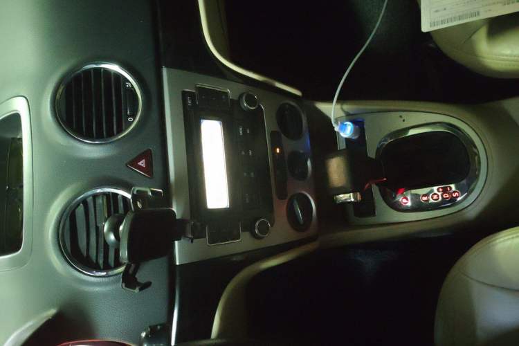 Used Volkswagen Lavida 2011 1.6L Automatic Premium Edition Audio And AC Panel