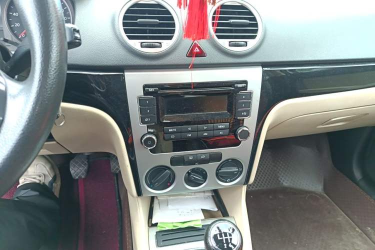 Used Volkswagen Lavida 2011 1.6L Manual Joy Version Audio And AC Panel
