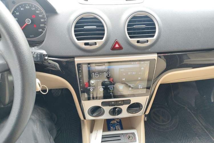 Used Volkswagen Lavida 2011 1.6L Manual Joy Version Audio And AC Panel