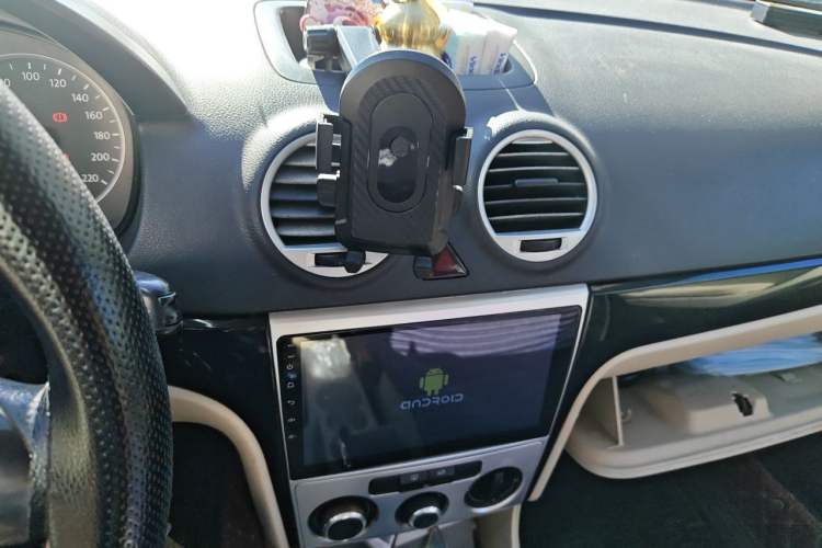 Used Volkswagen Lavida 2011 1.6L Automatic PinYou Edition Audio And AC Panel