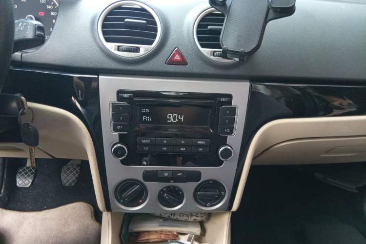 Used Volkswagen Lavida 2011 1.6L Manual Joy Version Audio And AC Panel