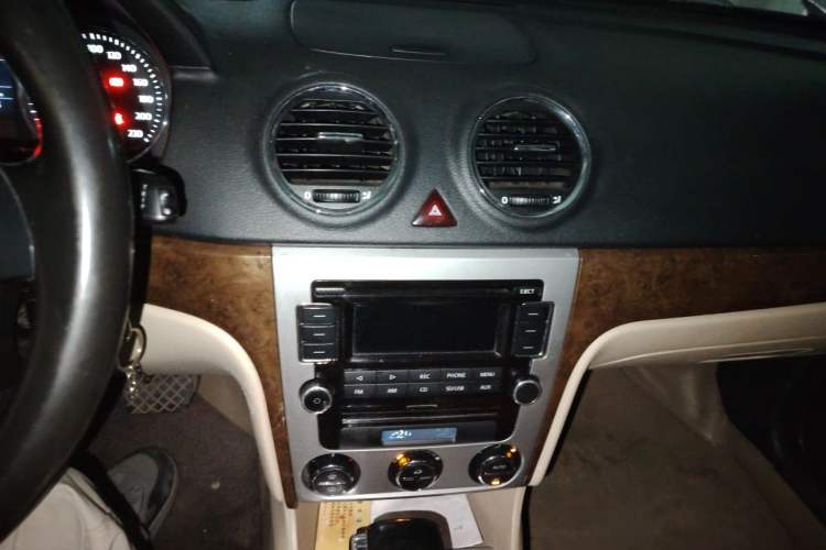 Used Volkswagen Lavida 2011 1.6L Automatic Pinxuan Edition Audio And AC Panel