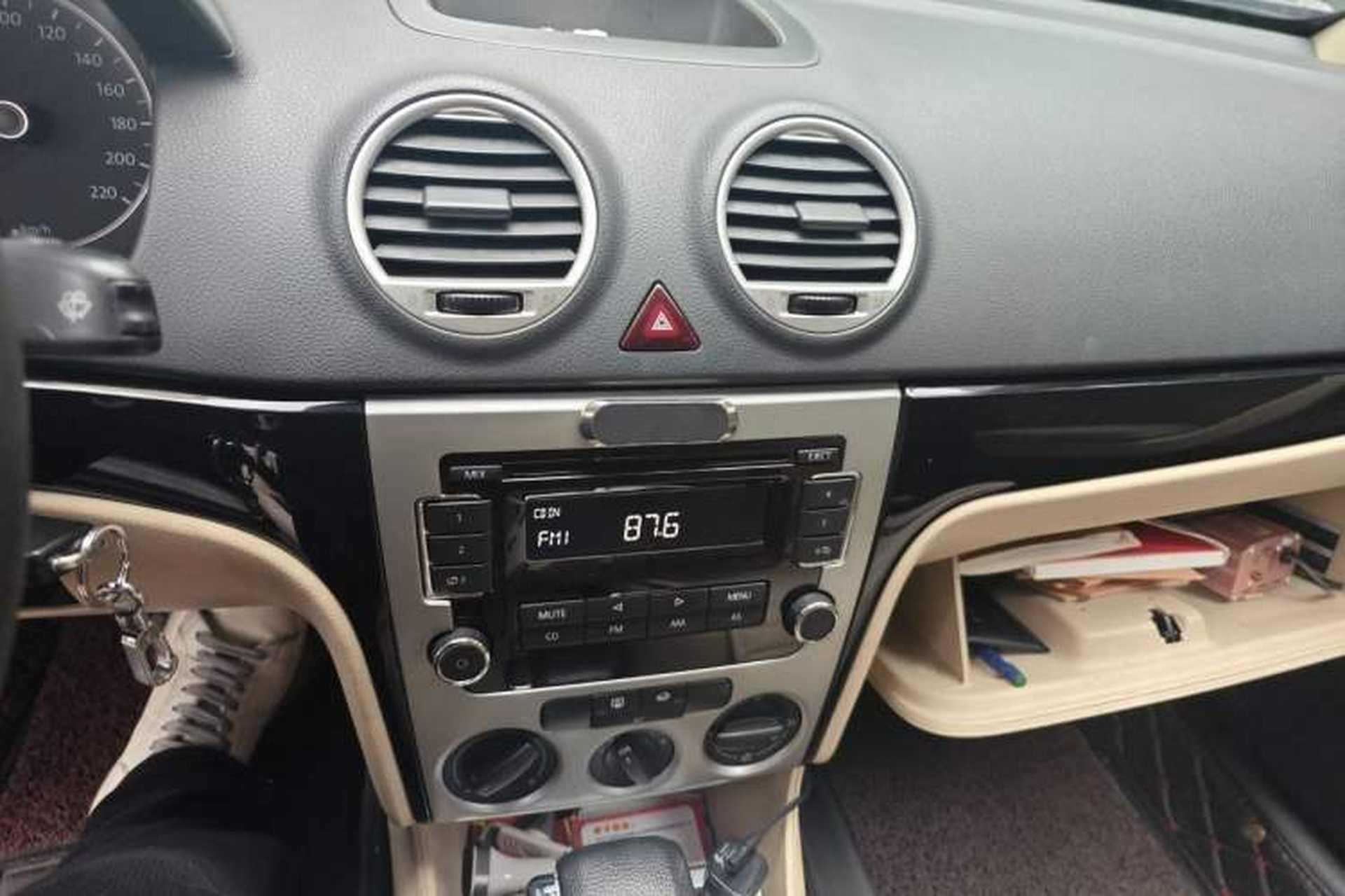 Used Volkswagen Lavida 2011 2.0L Automatic Premium Edition Audio And AC Panel