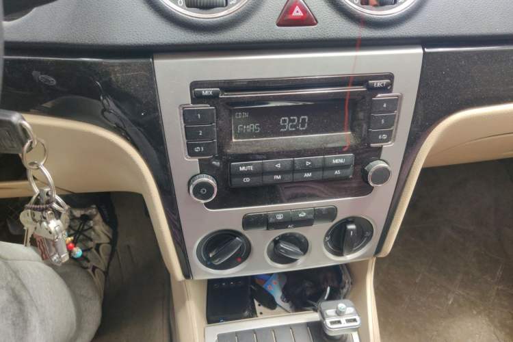 Used Volkswagen Lavida 2011 1.6L Manual Joy Version Audio And AC Panel