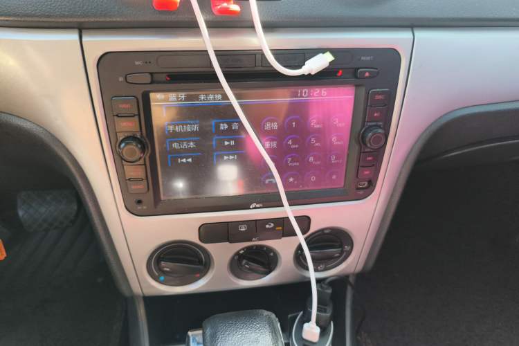 Used Volkswagen Lavida 2011 1.6L Automatic Premium Edition Audio And AC Panel