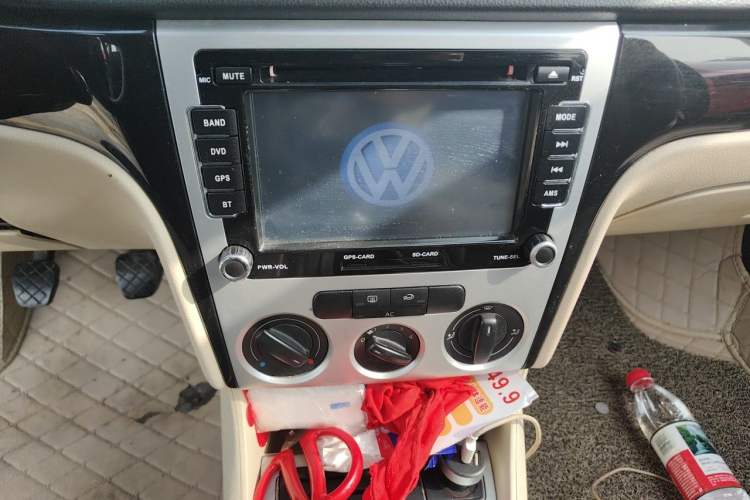 Used Volkswagen Lavida 2011 1.6L Manual Joy Version Audio And AC Panel