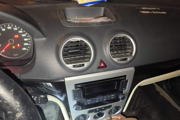 Used Volkswagen Lavida 2011 1.6L Manual Joy Version Audio And AC Panel
