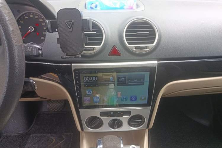 Used Volkswagen Lavida 2011 1.6L Automatic PinYou Edition Audio And AC Panel