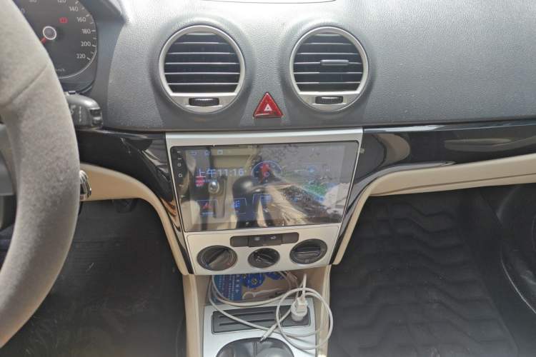 Used Volkswagen Lavida 2011 1.6L Manual Joy Version Audio And AC Panel