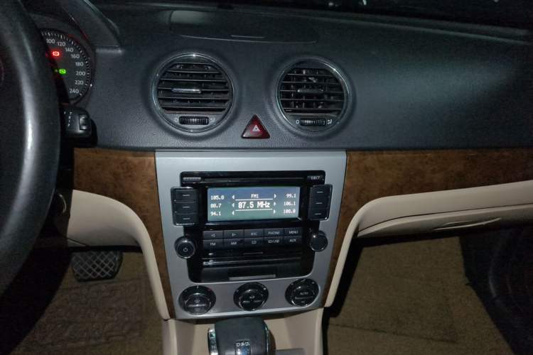 Used Volkswagen Lavida 2011 1.4 TSI DSG Prestige Edition Audio And AC Panel