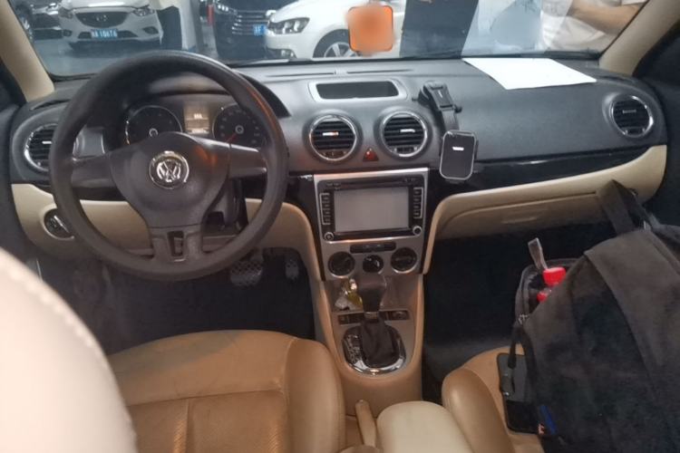 Used Volkswagen Lavida 2011 1.6L Automatic Premium Edition Center Console