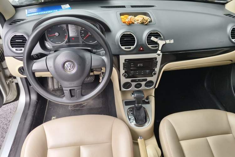Used Volkswagen Lavida 2011 1.6L Automatic PinYou Edition Center Console