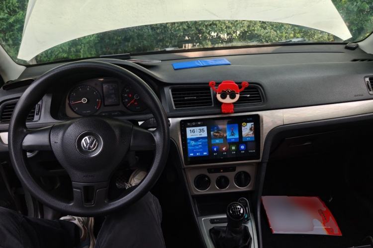 Used Volkswagen Lavida 2011 1.6L Manual Joy Version Center Console