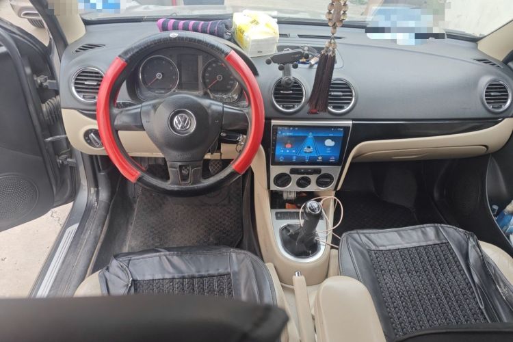 Used Volkswagen Lavida 2011 1.6L Manual - Premium Edition Center Console