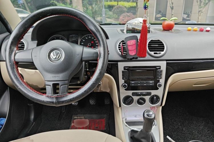 Used Volkswagen Lavida 2011 1.6L Manual Joy Version Center Console