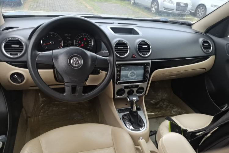 Used Volkswagen Lavida 2011 1.4 TSI DSG Prestige Edition Center Console
