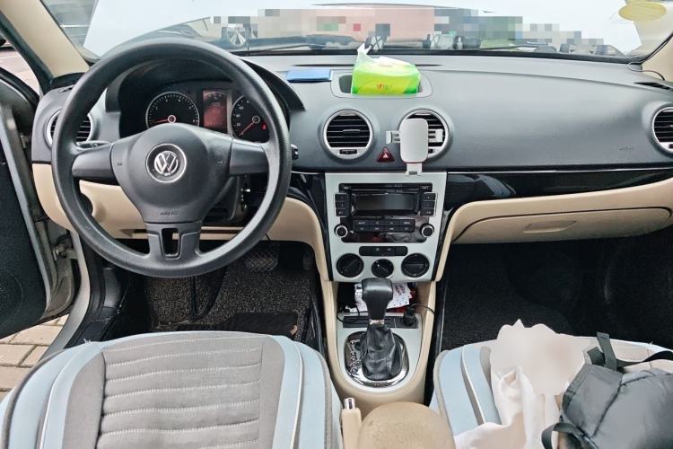 Used Volkswagen Lavida 2011 1.6L Automatic PinYou Edition Center Console
