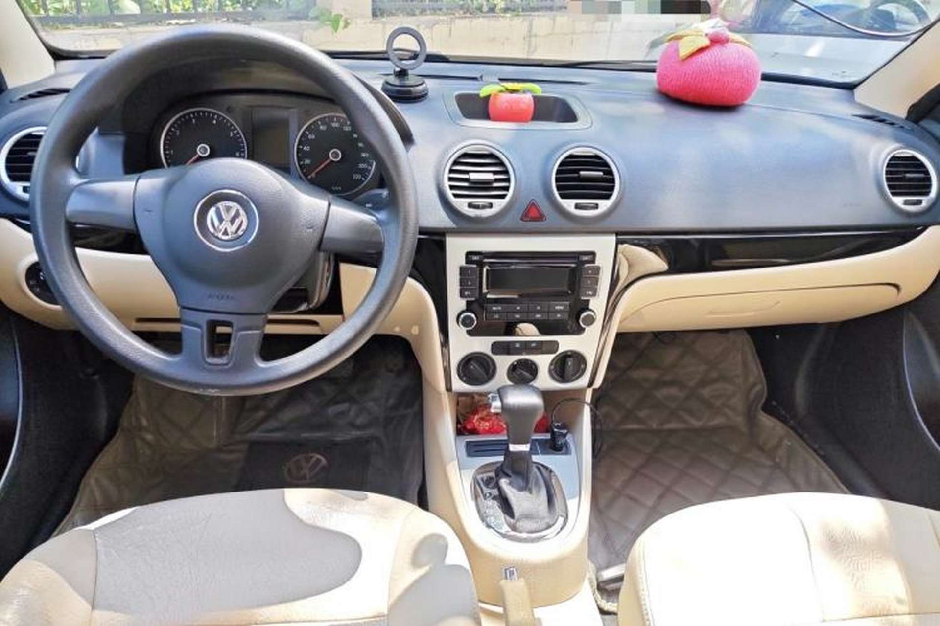 Used Volkswagen Lavida 2011 1.6L Automatic PinYou Edition Center Console