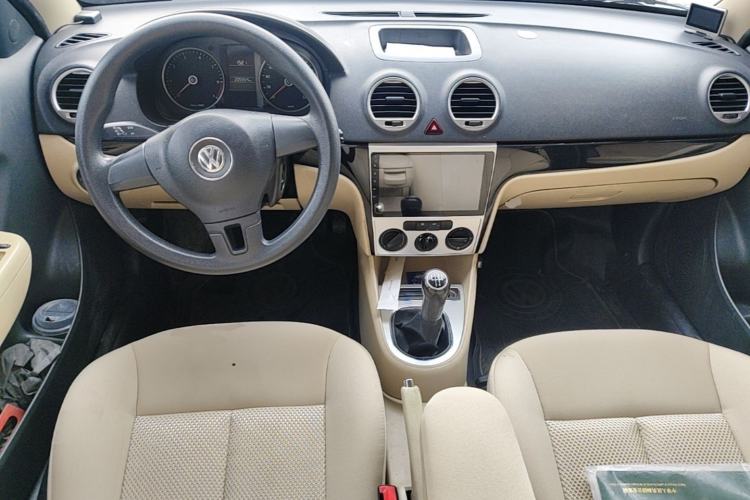 Used Volkswagen Lavida 2011 1.6L Manual Joy Version Center Console