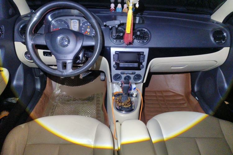 Used Volkswagen Lavida 2011 1.6L Automatic Premium Edition Center Console