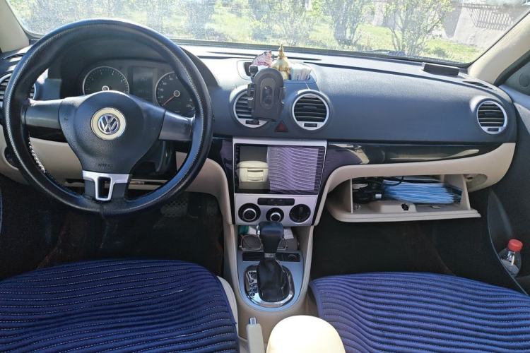 Used Volkswagen Lavida 2011 1.6L Automatic PinYou Edition Center Console