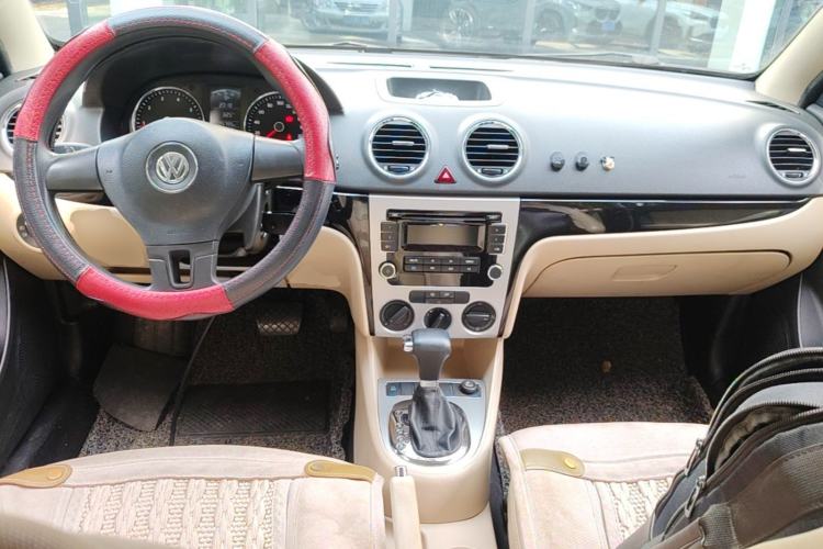 Used Volkswagen Lavida 2011 1.6L Automatic Premium Edition Center Console