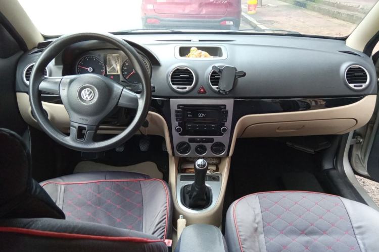 Used Volkswagen Lavida 2011 1.6L Manual Joy Version Center Console