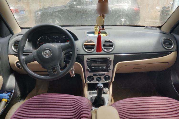 Used Volkswagen Lavida 2011 1.6L Manual Joy Version Center Console