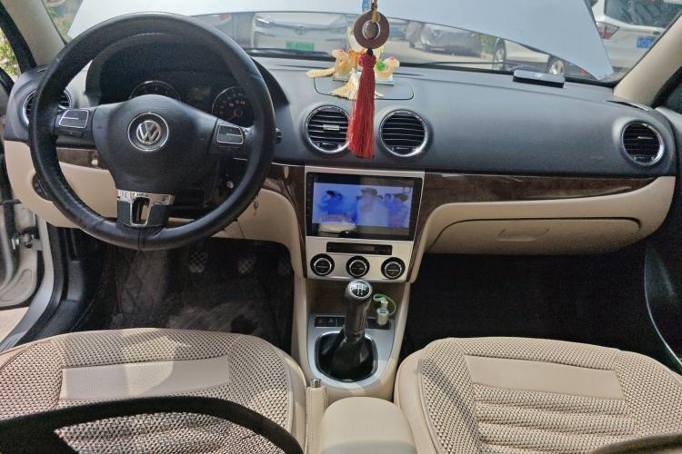 Used Volkswagen Lavida 2011 1.4 TSI Manual Prestige Edition Center Console