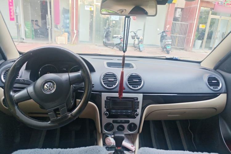 Used Volkswagen Lavida 2011 1.6L Automatic Premium Edition Center Console