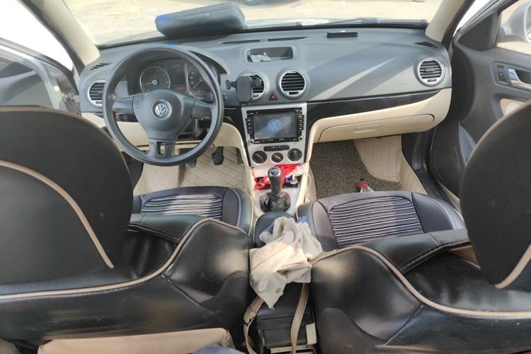 Used Volkswagen Lavida 2011 1.6L Manual Joy Version Center Console