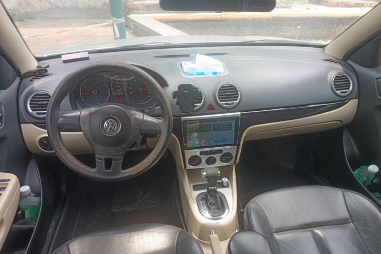 Used Volkswagen Lavida 2011 1.6L Automatic PinYou Edition Center Console