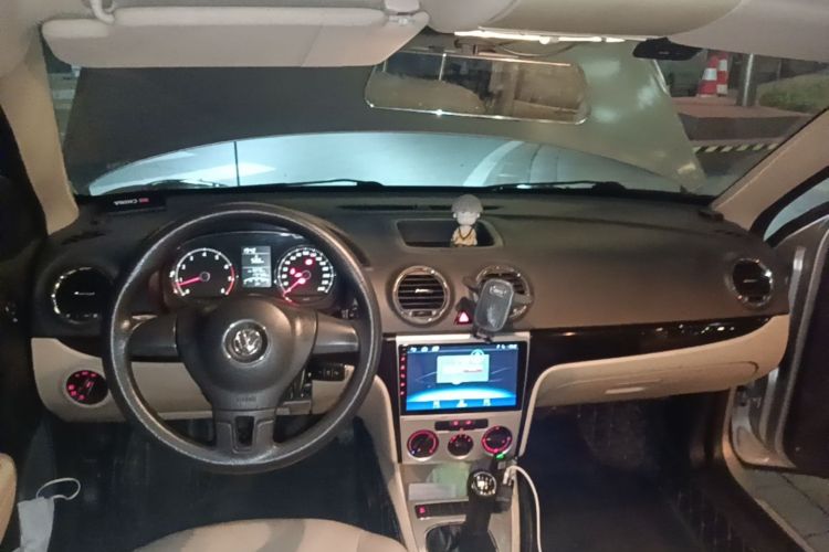 Used Volkswagen Lavida 2011 1.4 TSI Manual Prestige Edition Center Console