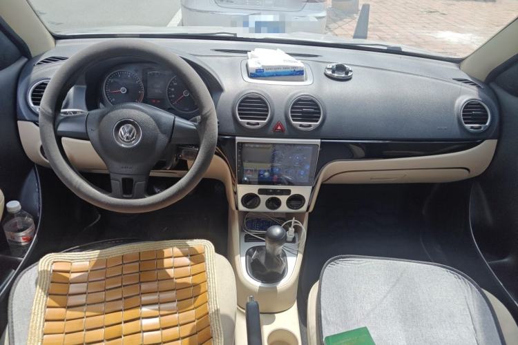 Used Volkswagen Lavida 2011 1.6L Manual Joy Version Center Console