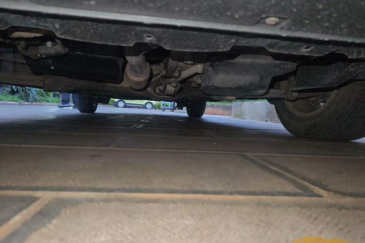 Used Volkswagen Lavida 2011 1.6L Automatic PinYou Edition Chassis Front
