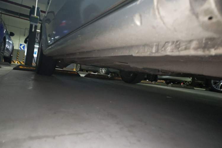 Used Volkswagen Lavida 2011 2.0L Automatic Premium Edition Chassis Front Right