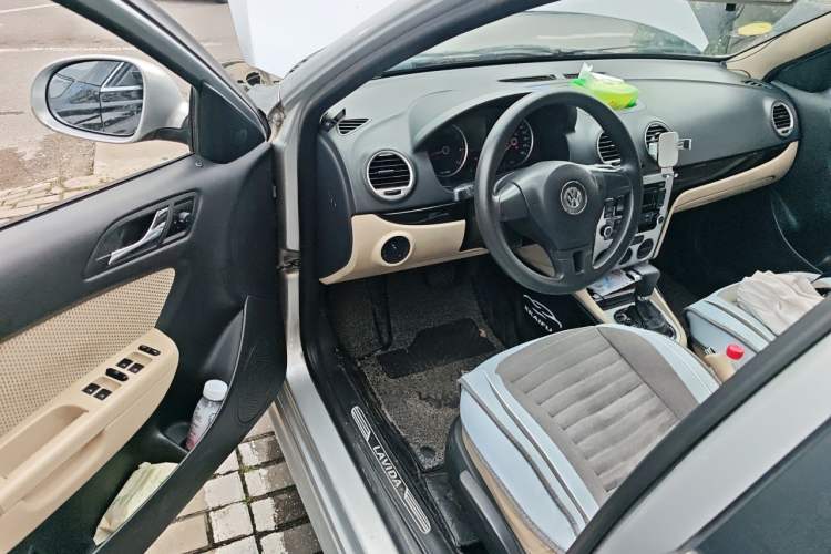 Used Volkswagen Lavida 2011 1.6L Automatic PinYou Edition Driver Seat
