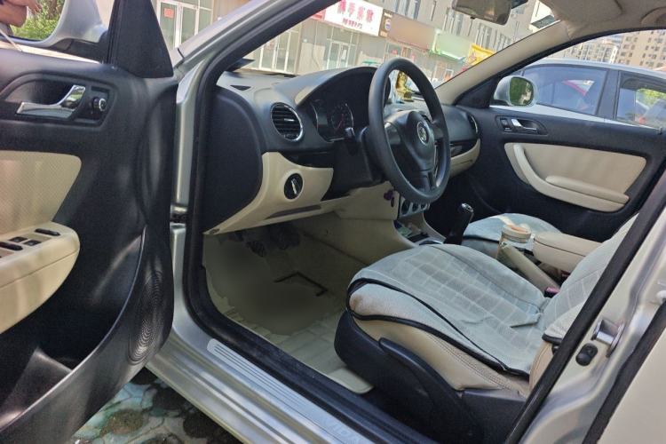 Used Volkswagen Lavida 2011 1.6L Manual - Premium Edition Driver Seat