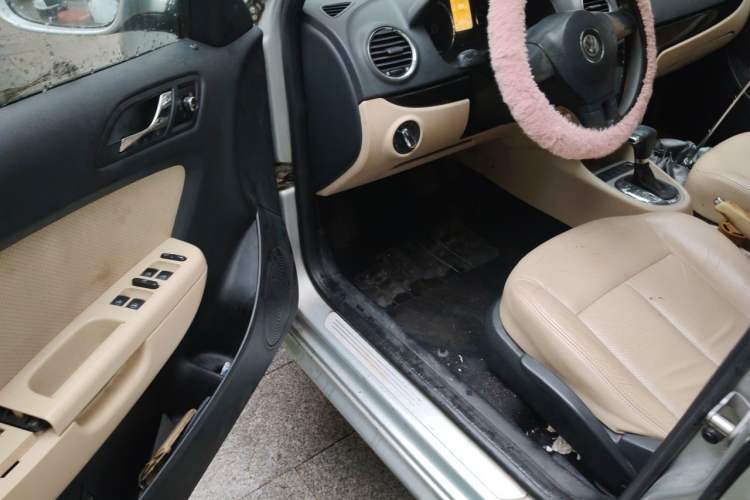 Used Volkswagen Lavida 2011 1.6L Automatic Premium Edition Driver Seat