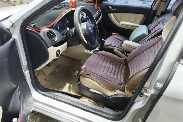 Used Volkswagen Lavida 2011 1.6L Manual - Premium Edition Driver Seat