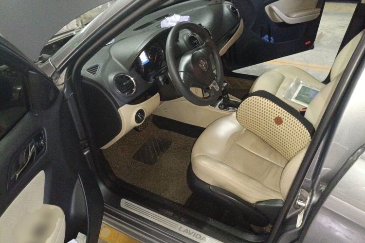 Used Volkswagen Lavida 2011 1.6L Automatic Premium Edition Driver Seat