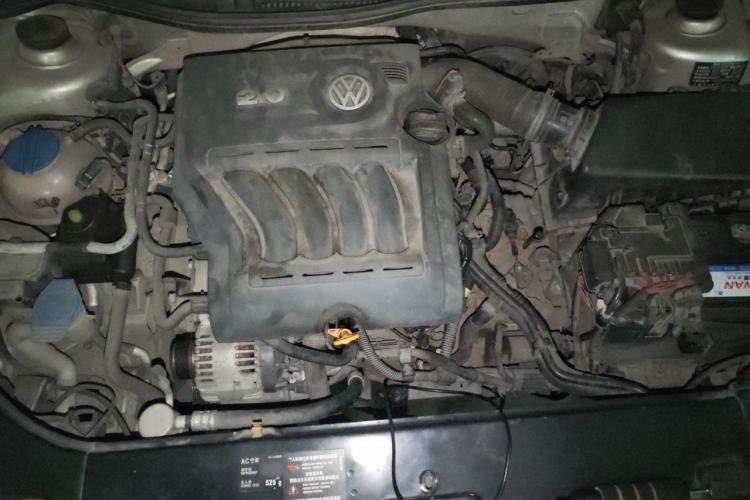 Used Volkswagen Lavida 2011 2.0L Automatic Premium Edition Engine Bay