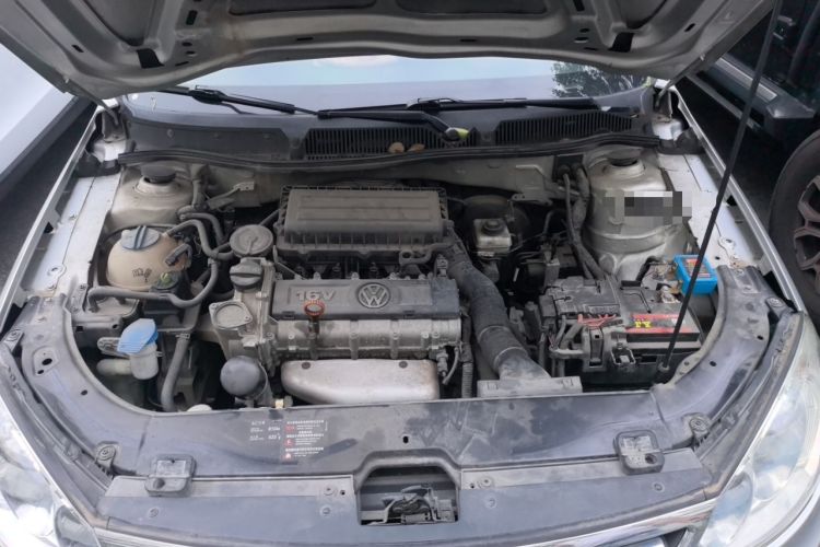 Used Volkswagen Lavida 2011 1.6L Automatic PinYou Edition Engine Bay