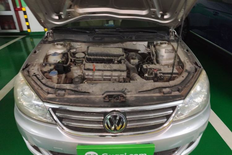 Used Volkswagen Lavida 2011 1.6L Automatic Premium Edition Engine Bay